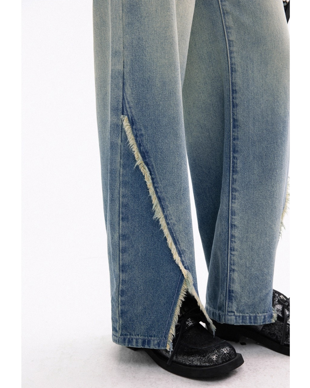 Frayed Hem Slant Cut Jeans